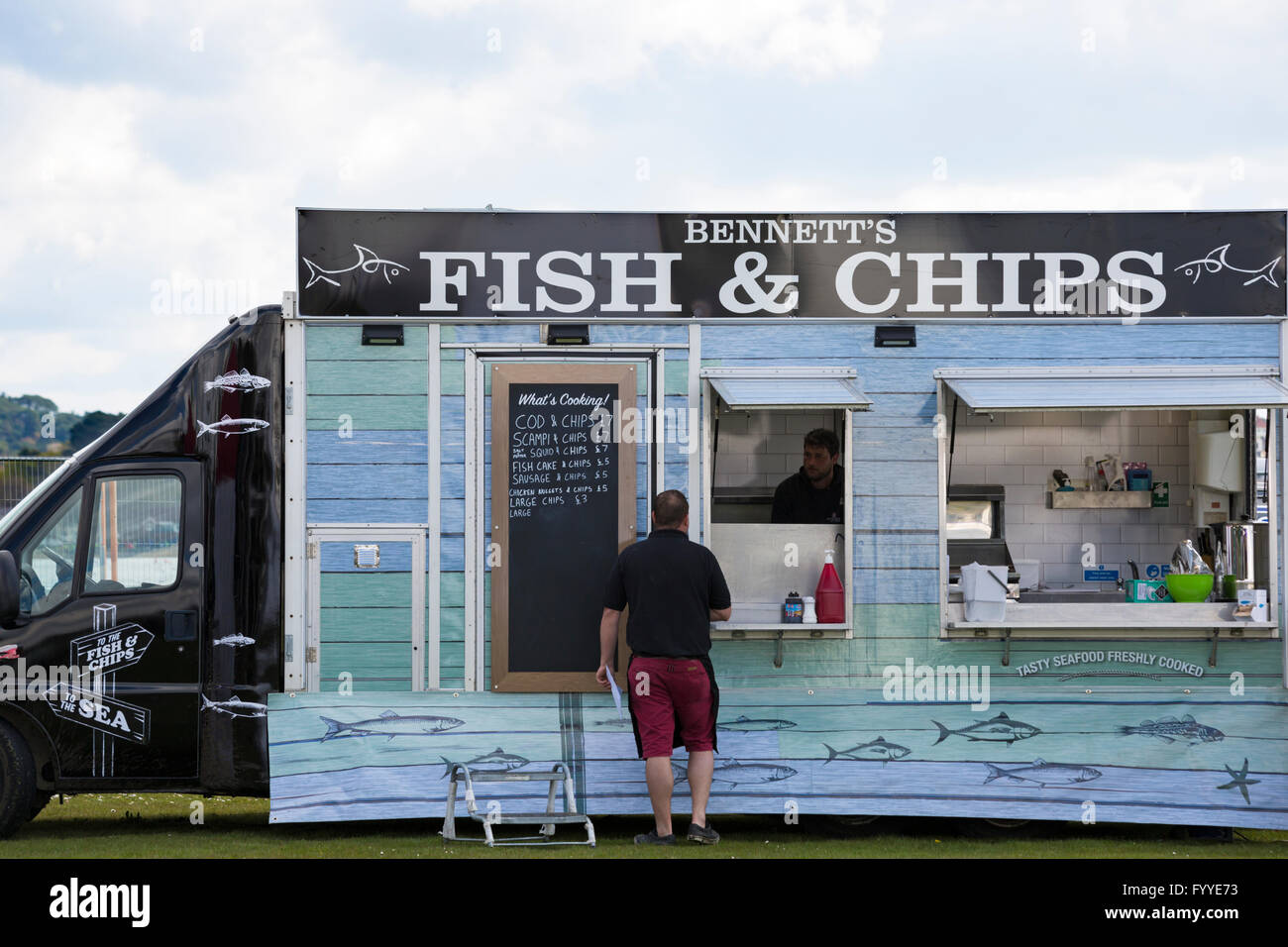 Bennett's Fish & Chips van al St Georges Day Festival di Poole, Dorset, Regno Unito, nel mese di aprile Foto Stock