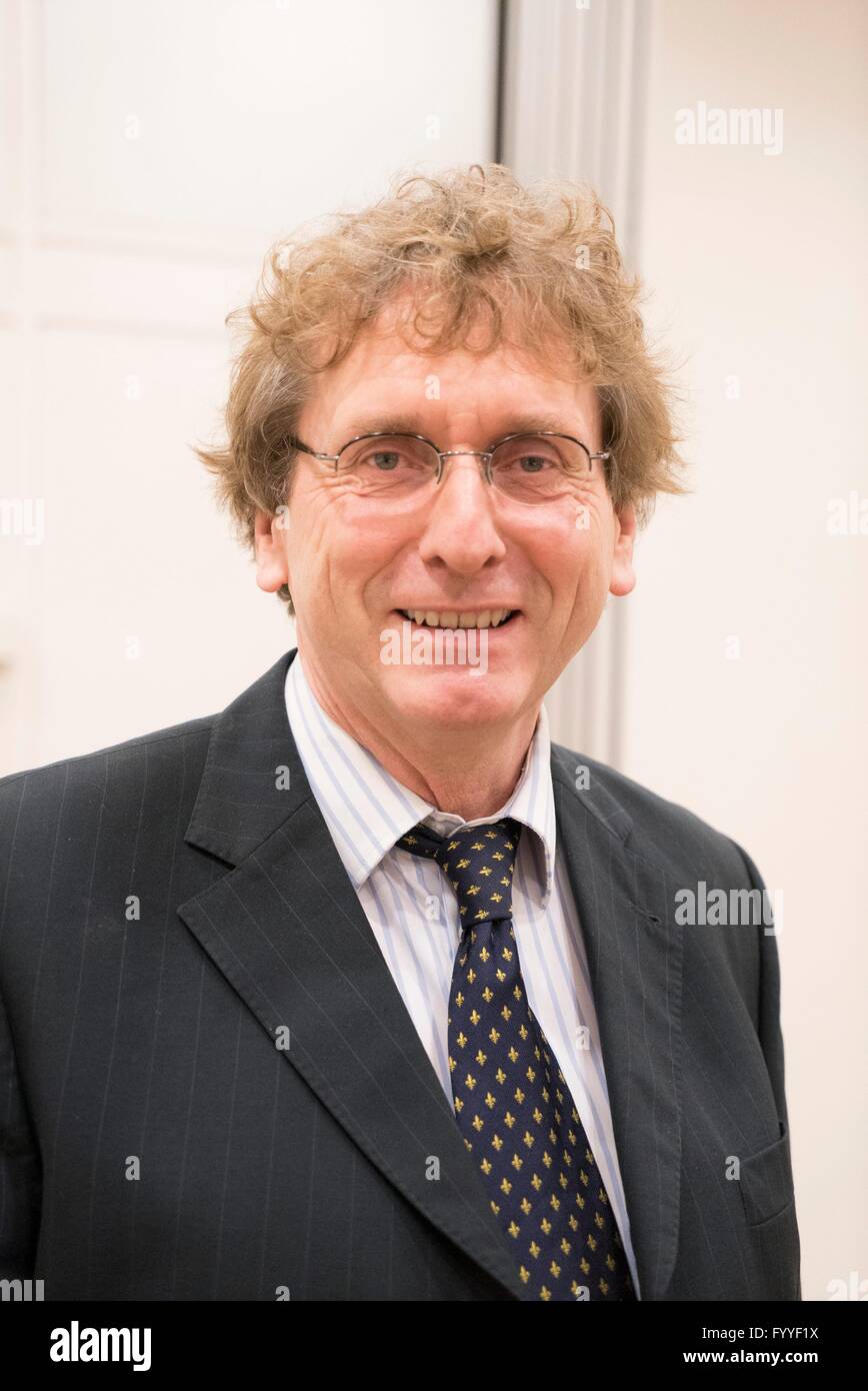 Il prof. Il dott. Michael Braungart, fondatore di EPEA (Protezione Ambientale incoraggiamento agenzia), raffigurato in Bielefeld, Germania, 09.12.2015 Foto Stock