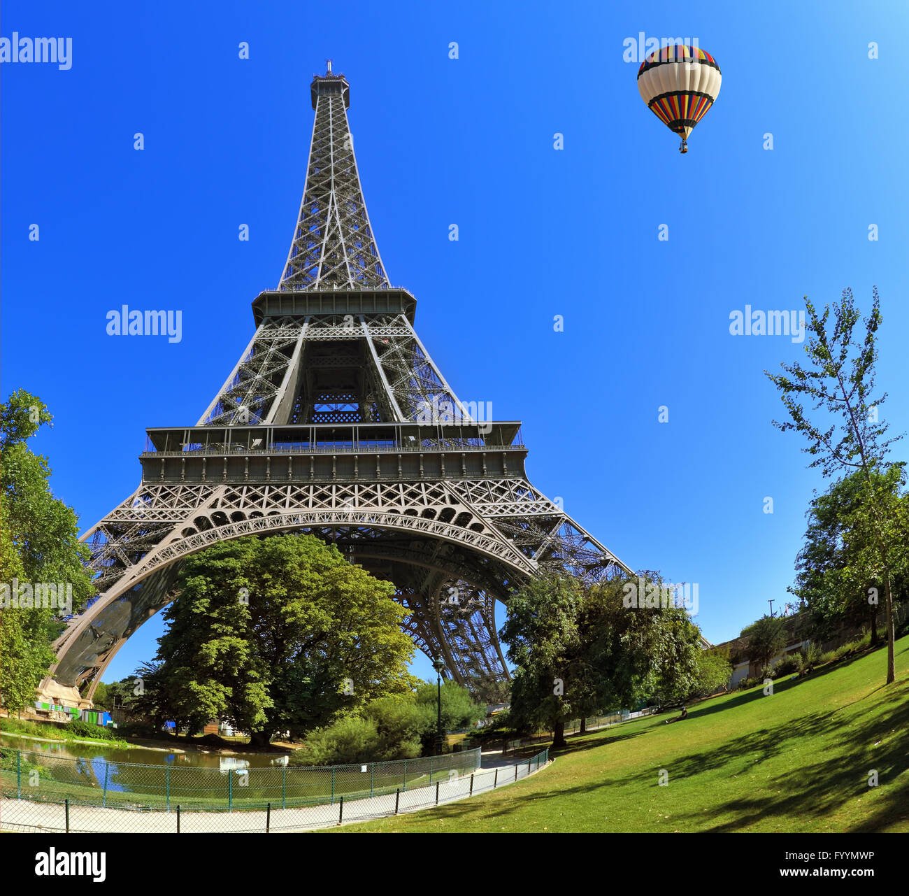 Il maestoso simbolo di Parigi - Torre Eiffel Foto Stock