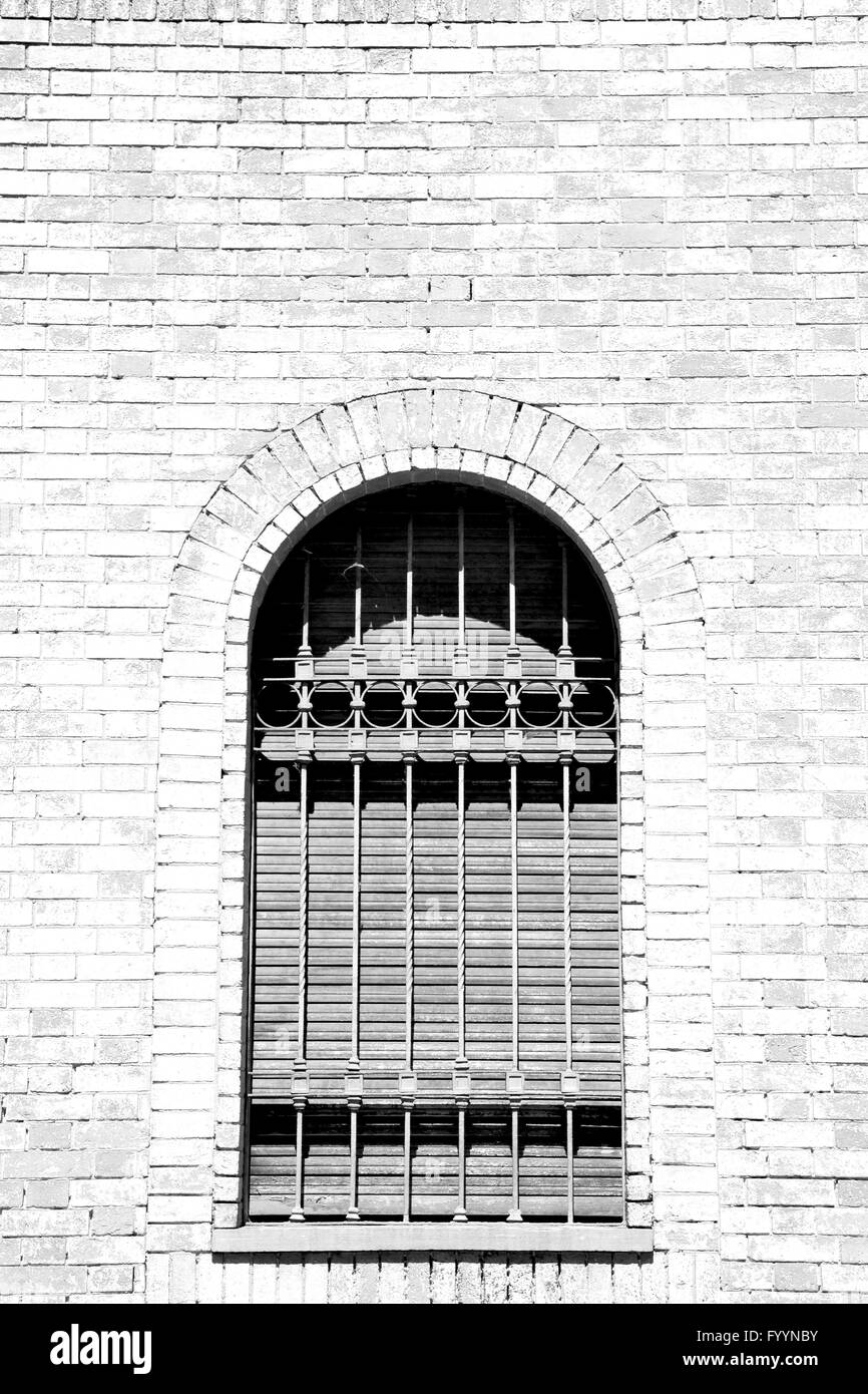 In europa italia milano architettura antica e tenda a veneziana parete Foto Stock