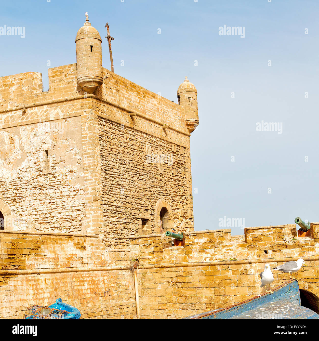 Barca e mare in africa marocco cannon Foto Stock