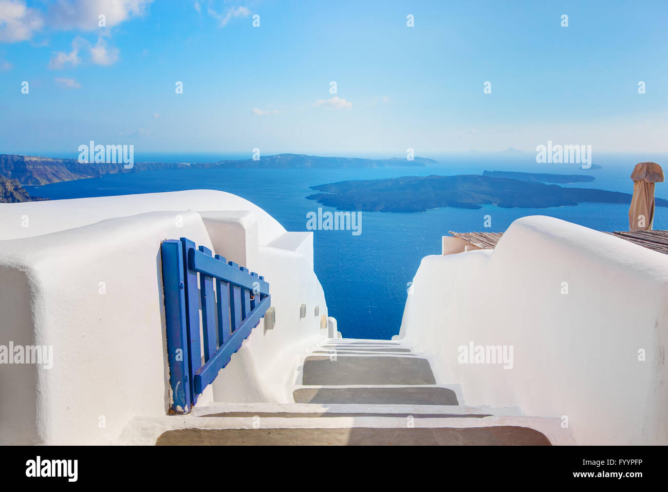 Aprire lo sportello blu Egeo con vista mare Foto Stock