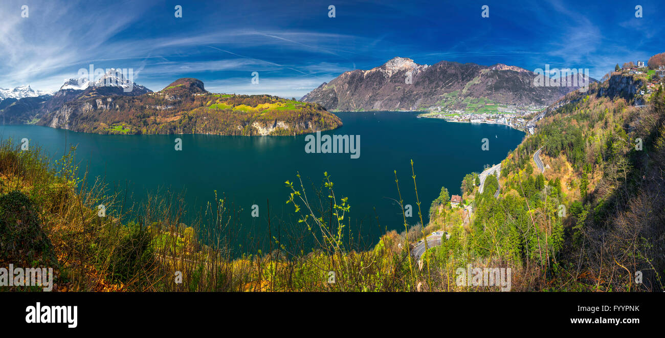 Beautifula panorama del Lago di Lucerna, Seelisberg, Località Brunnen e villaggio Bauen da Morschach, Svizzera Foto Stock