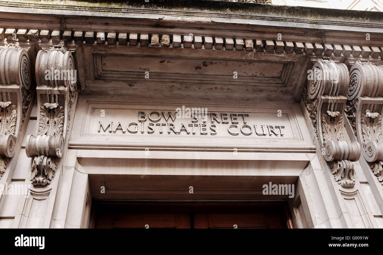 Entrata al vecchio Bow Street Magistrates Court di Covent Garden a Londra Regno Unito che ha chiuso nel 2006 Foto Stock