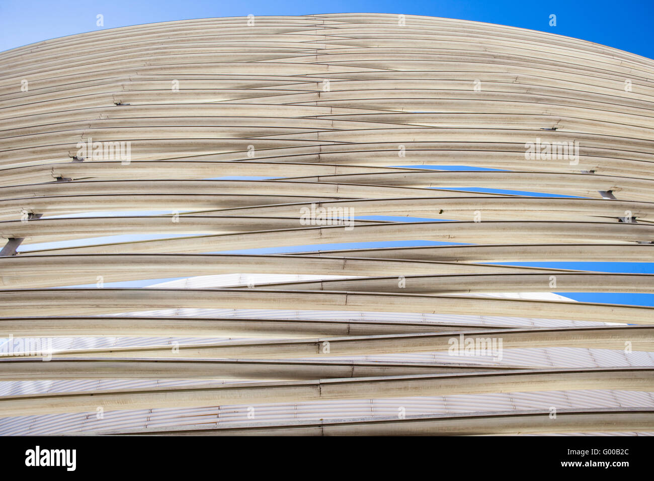 Badajoz, Spagna, 19 aprile: Centro congressi edificio progettato da José Selgas e Lucia Cano. Gli anelli in fibra di vetro Foto Stock
