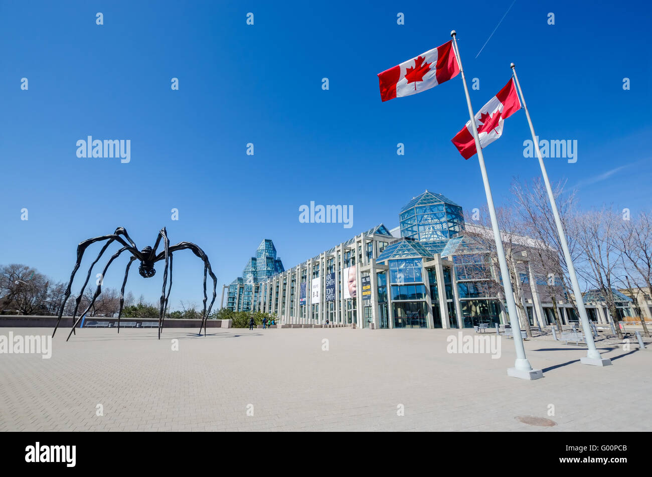 Ottawa, CA - 15 Aprile 2016: Galleria Nazionale del Canada e Louise Bourgeois 'Maman' spider scultura Foto Stock