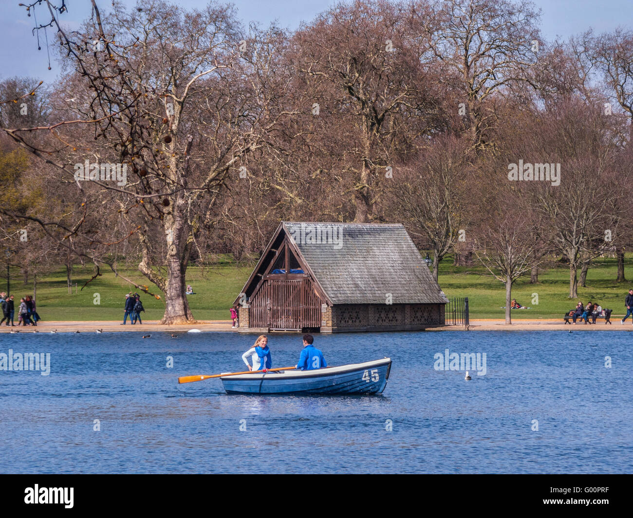 Canottaggio sul serpentino, Hyde Park, Londra Foto Stock