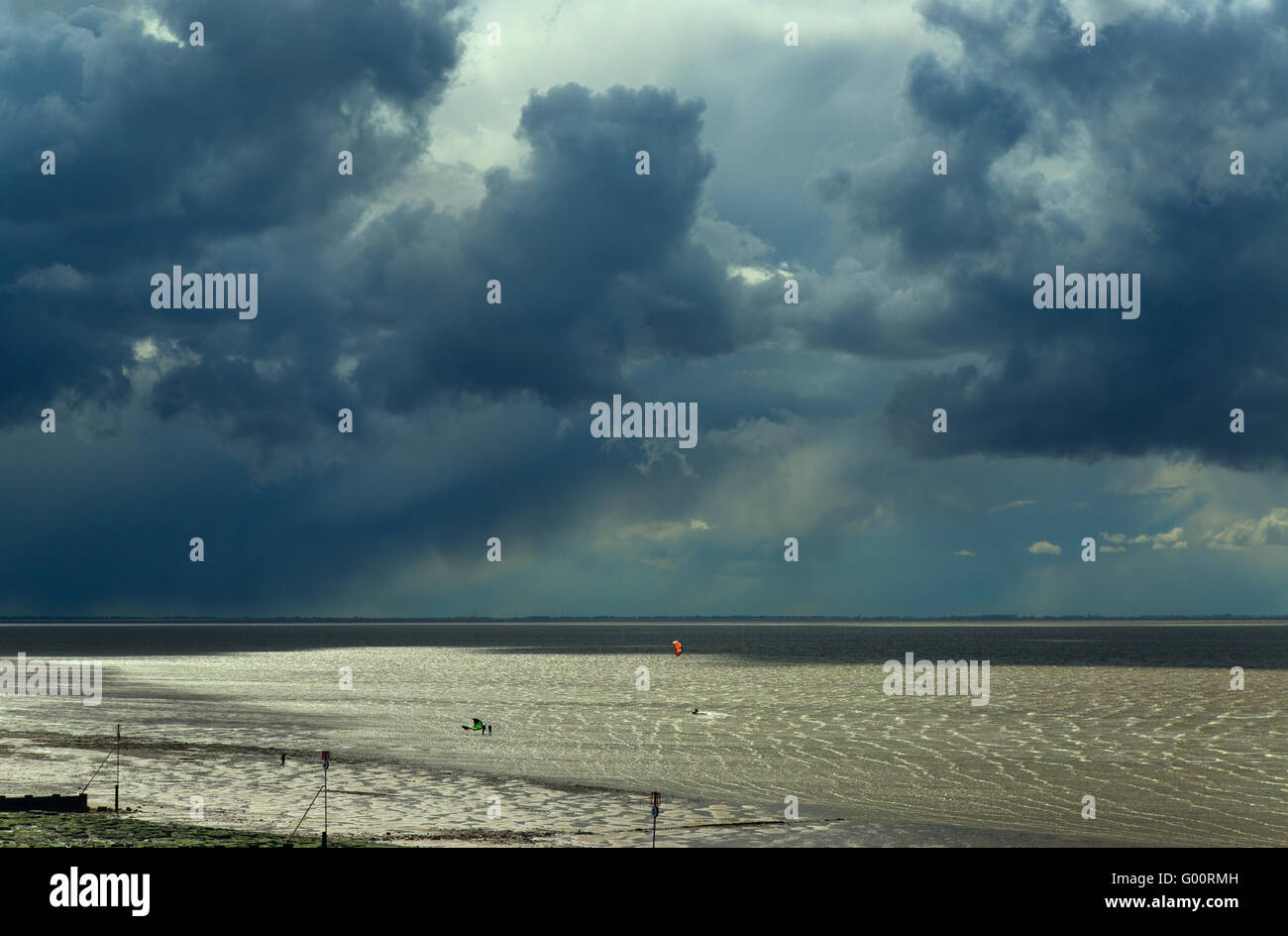Cielo tempestoso oltre il lavaggio a Hunstanton Lowtide NORFOLK REGNO UNITO Foto Stock