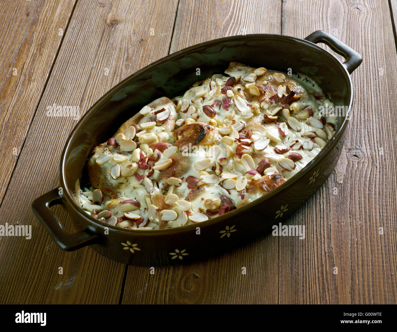 Flying Giacobbe - casseruola svedese che consiste di pollo, crema, salsa chili,arachidi tostate . Foto Stock