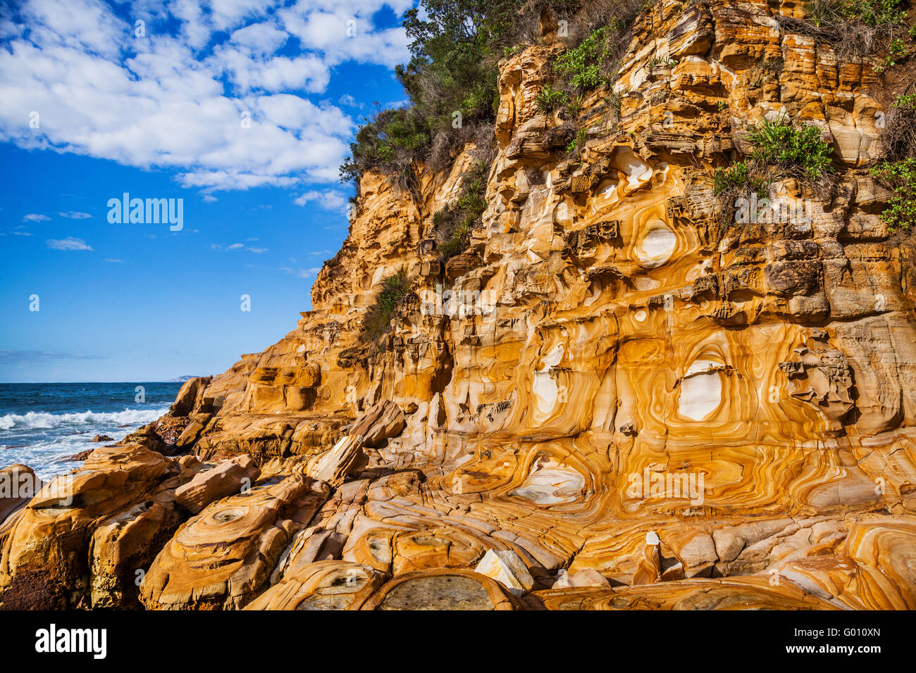 Australia, Nuovo Galles del Sud, Central Coast, Bouddi National Park, splendidamente paterned Hawksbury arenaria a Maitland Bay. La d Foto Stock