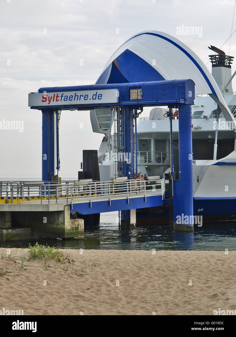 La scortecciatura nel porto di elenco, Germania Foto Stock