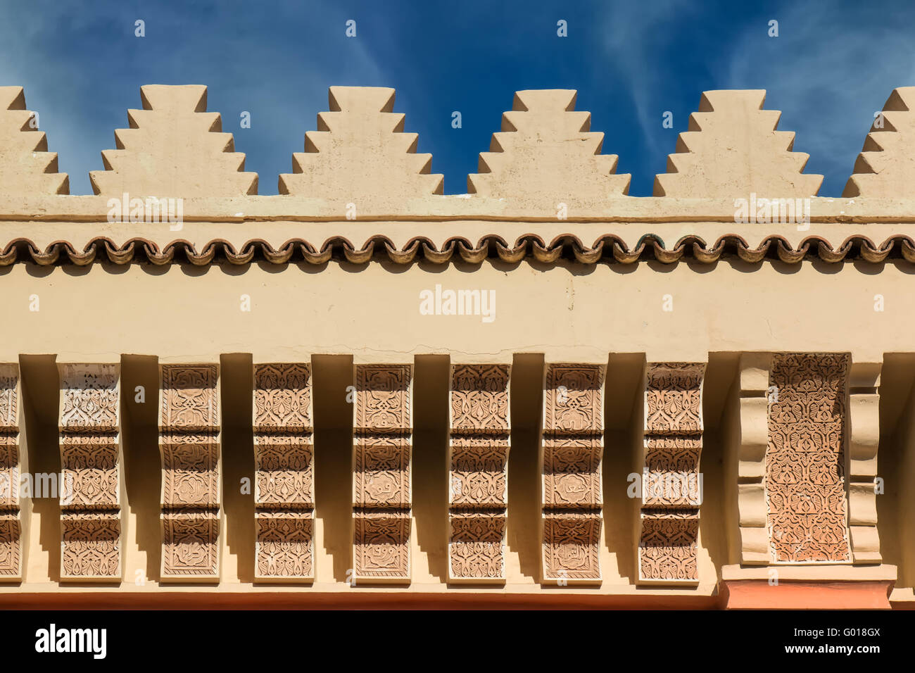 La bellezza dei dettagli della tradizionale architettura araba. El Mansour moschea, Marrakech, Marocco Foto Stock