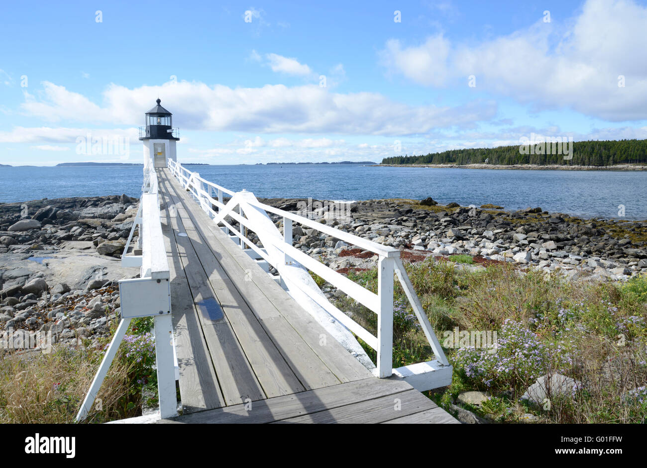 Marshall Point Lighthouse dall'aspra costa del Maine Foto Stock
