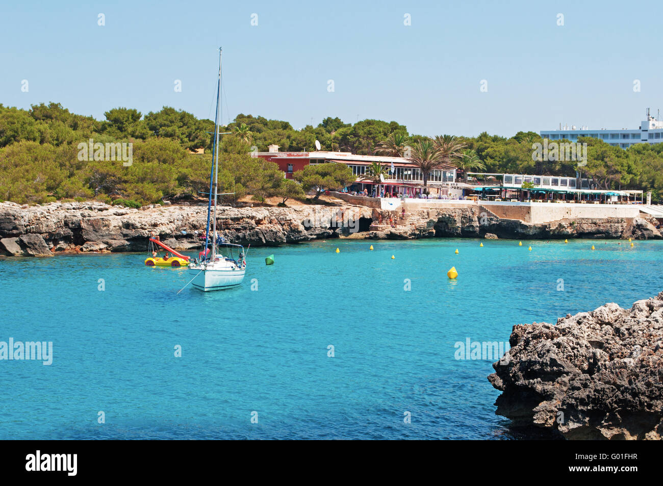 Minorca isole Baleari, Spagna: Cala Santandria, una famosa spiaggia del nord sulla costa occidentale di Menorca Foto Stock