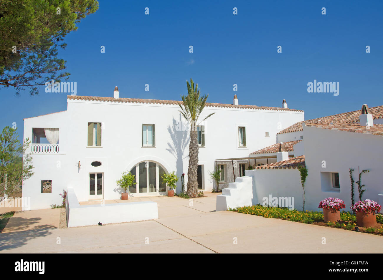 Minorca isole Baleari: una casa bianca nel paesaggio minorchino Foto Stock