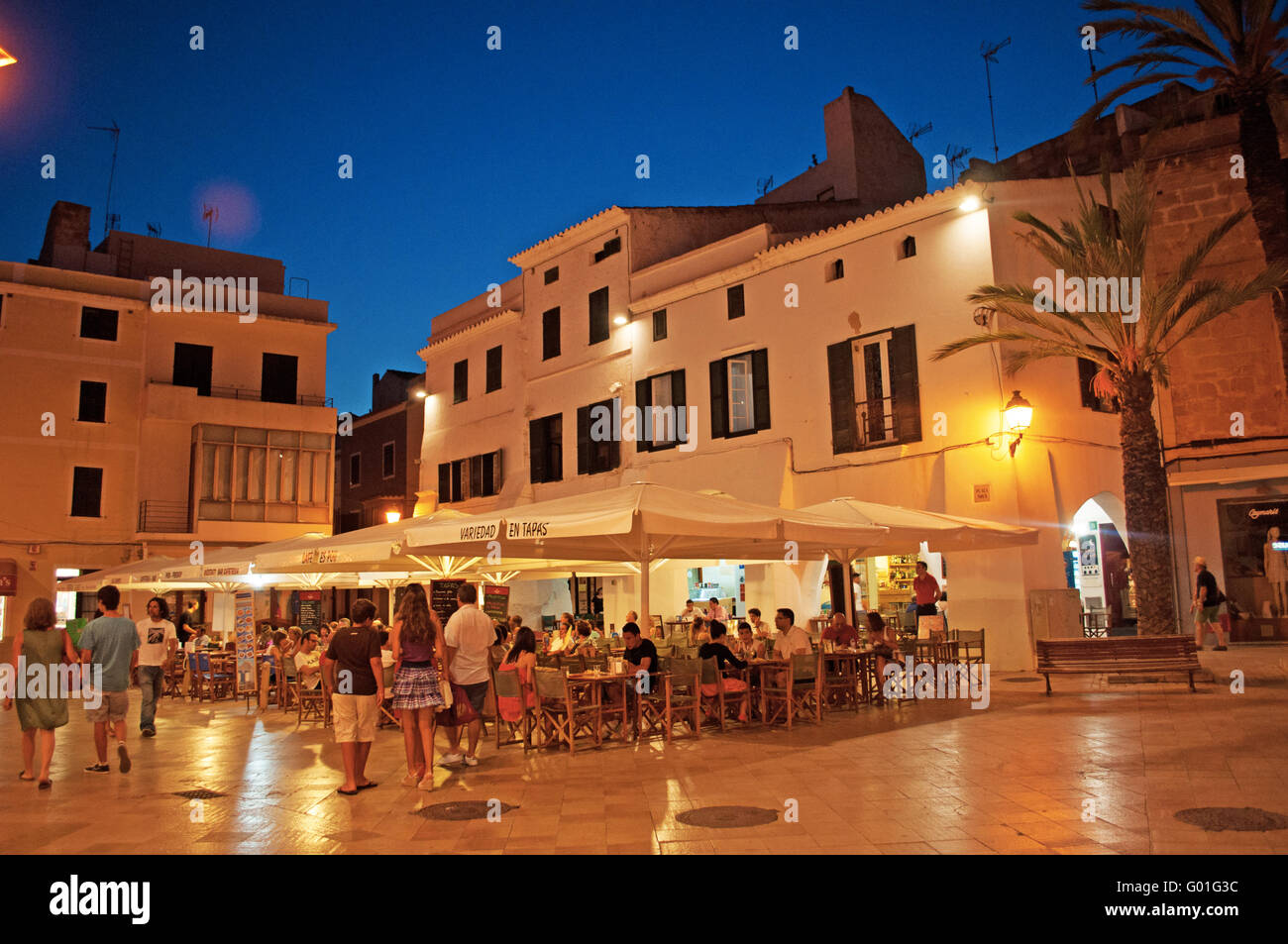 Minorca isole Baleari, Spagna: palazzi e una piazza per le strade di Ciutadella Foto Stock