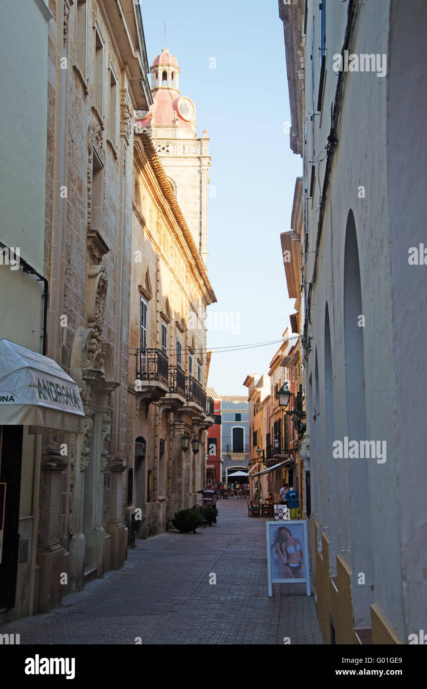 Minorca isole Baleari, Spagna, Europa: palazzi e costruendo le strade e i vicoli della città vecchia di Ciutadella Foto Stock