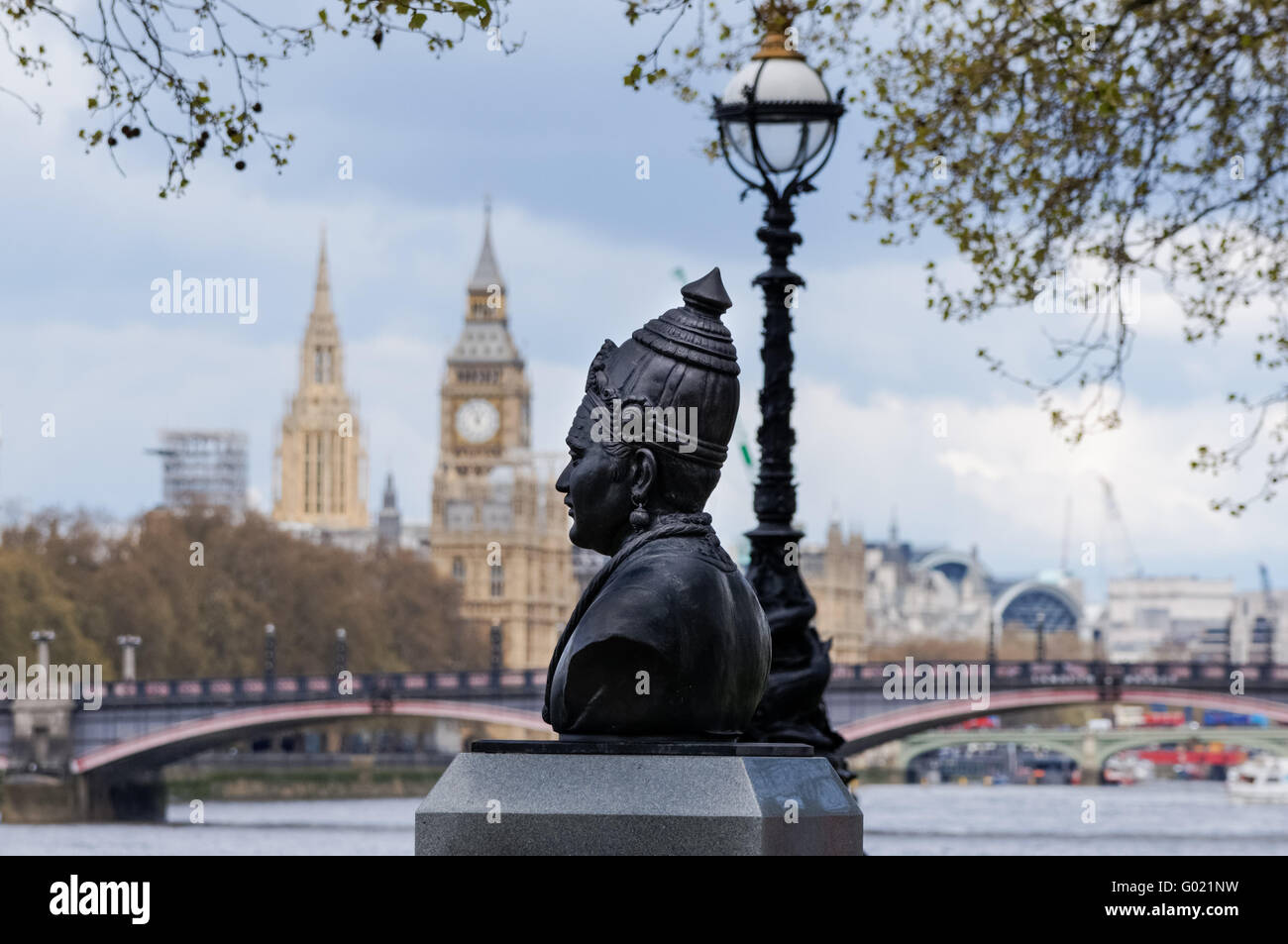 Il busto di Basaveswara su Albert Embankment in Londra England Regno Unito Regno Unito Foto Stock