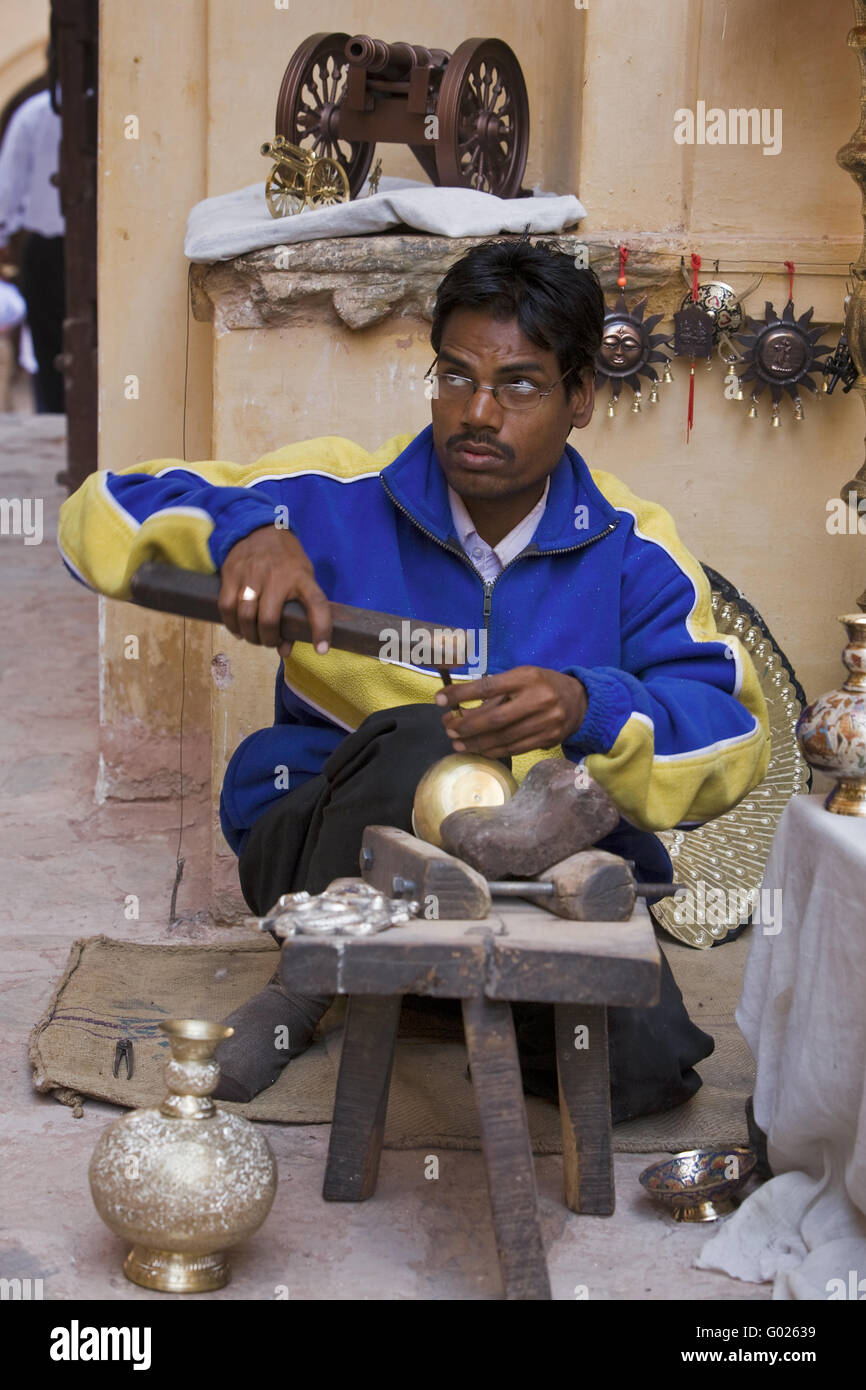 Indian uomo vasi decorati, Nord India, India, Asia Foto Stock