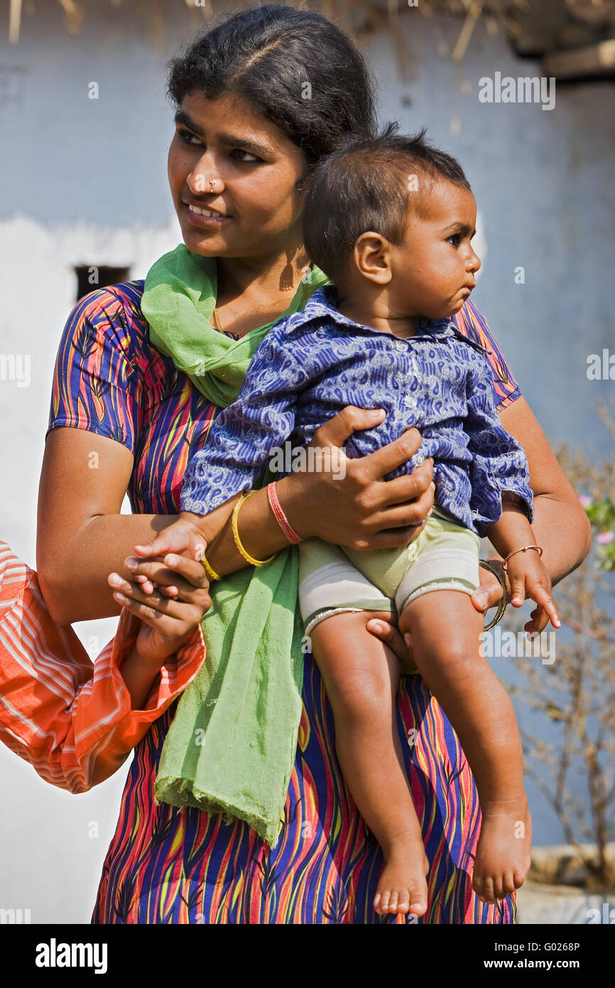 Donna indiana con bambino, Nord India, India, Asia Foto Stock