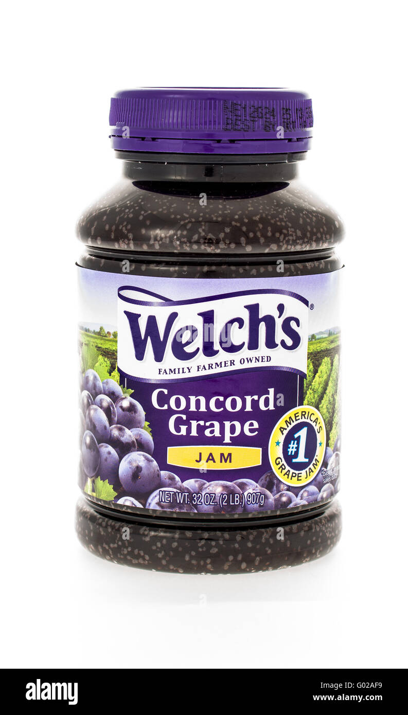 Winneconne, WI - 7 Febbraio 2015: Plastica vasetto di Welch's Concord Marmellata di uva. Foto Stock
