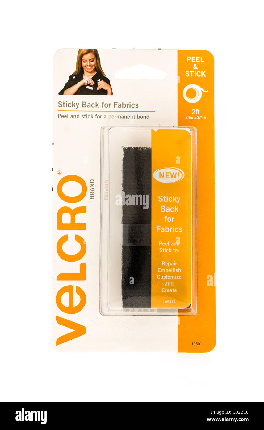 Winneconni, WI - 5 Giugno 2015: Pacchetto di Velcro che è staccare e attaccare per tessuti. Foto Stock