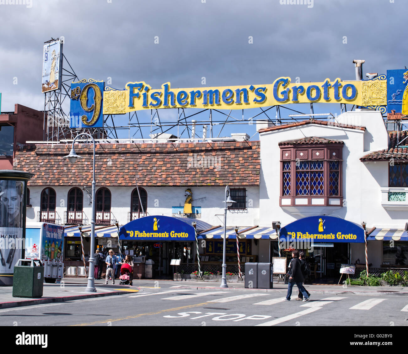 I pescatori la grotta di fornt dello store in un giorno nuvoloso in San Francisco Fisherman's Wharf, California, U.S.A. Foto Stock