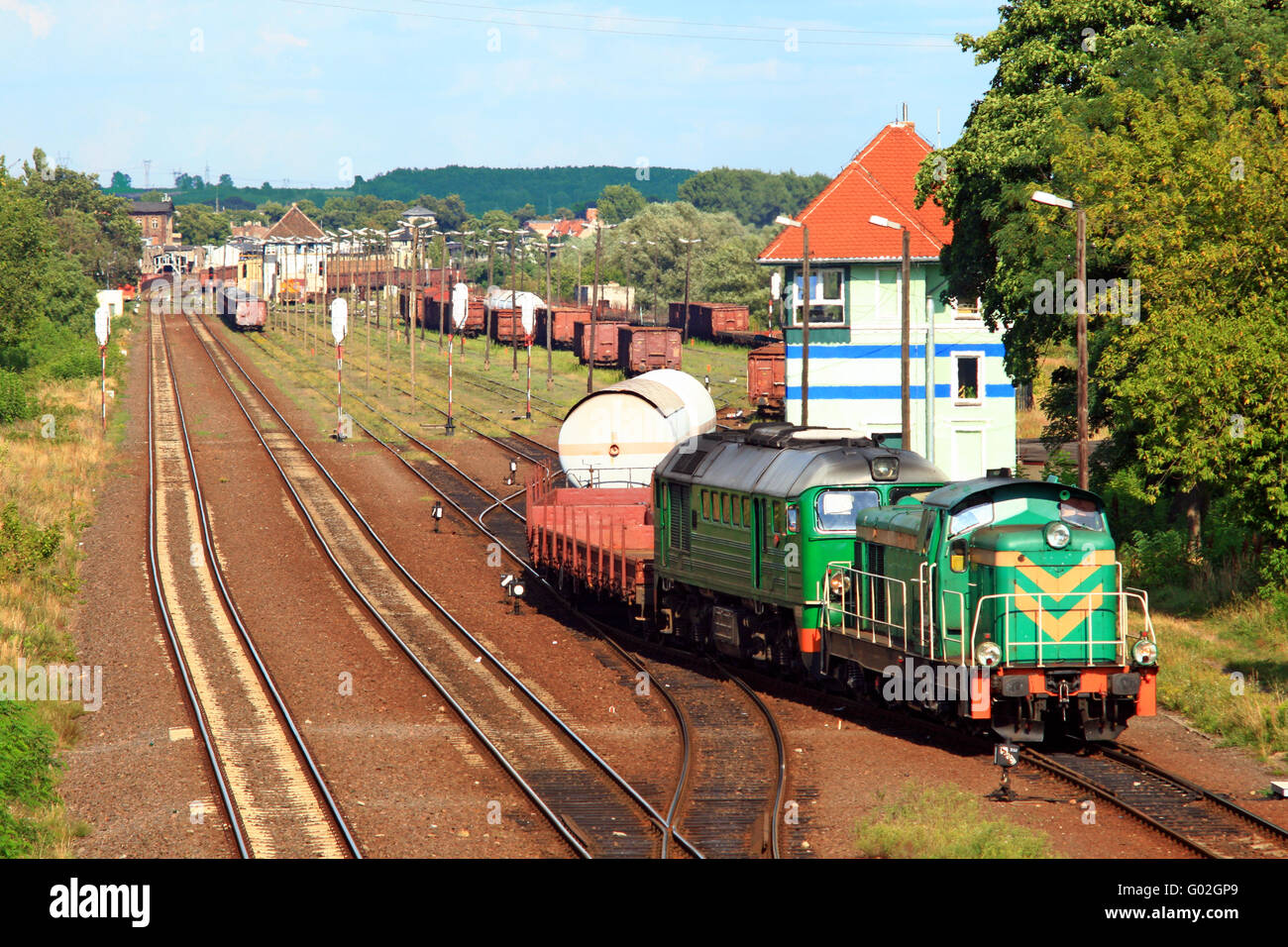 Due locomotive diesel manovre e smistamento dei carri presso il cantiere di merci Foto Stock