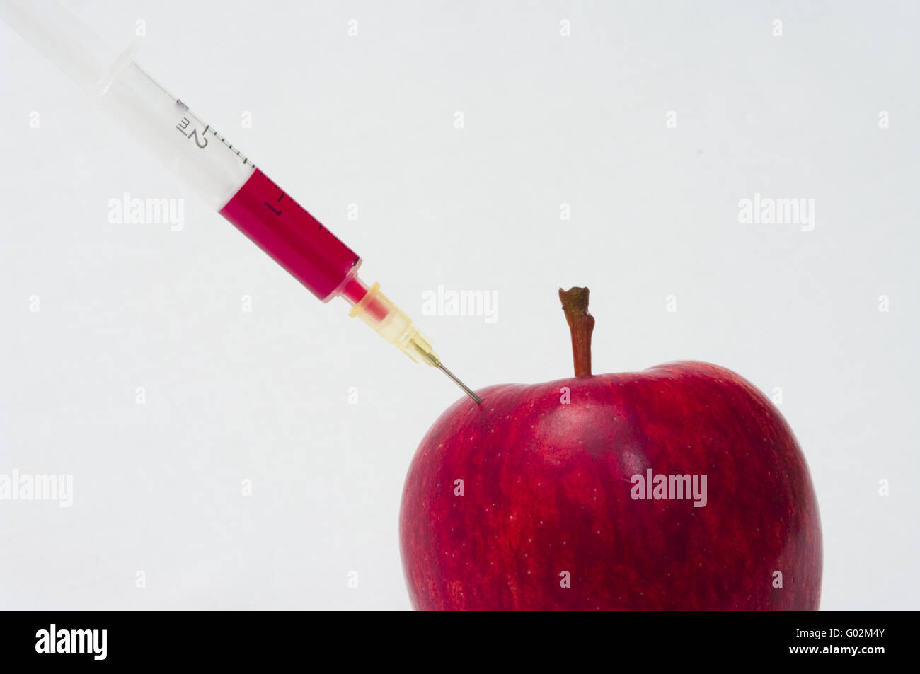 Il sangue prelevato al di fuori della Red apple Foto Stock