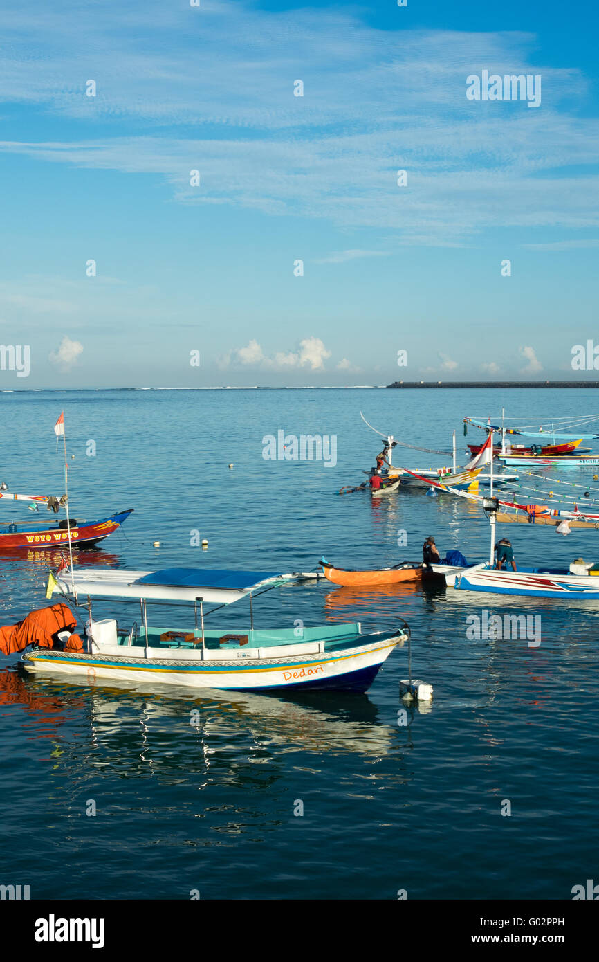 Barche da Pesca nella baia di Jimbaran, Bali. Foto Stock