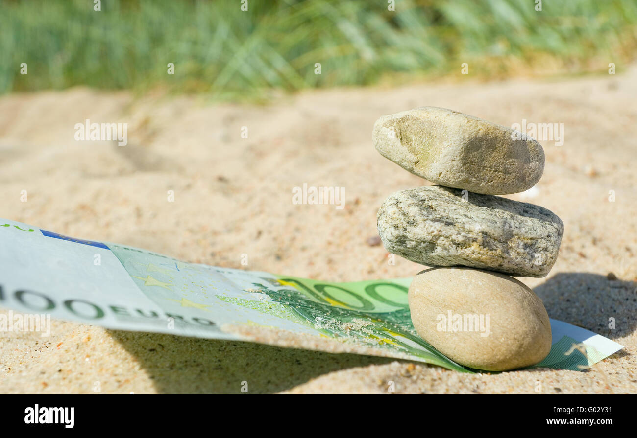 Centinaia di eiro sotto le pietre. Foto Stock