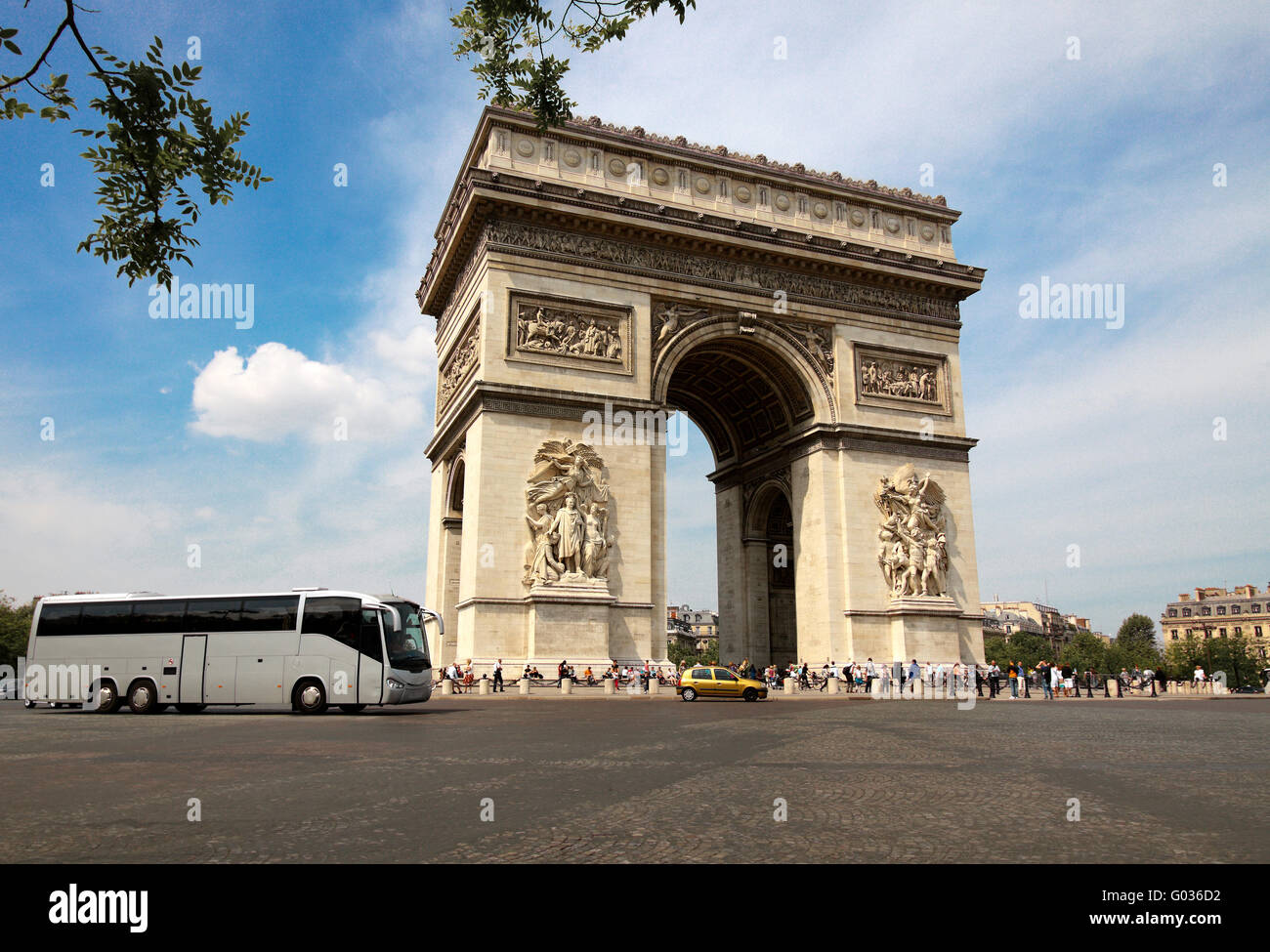 Quadrato con Arc de Triomphe a Parigi, Francia Foto Stock