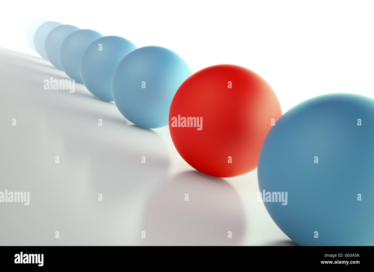 Materie di sfere blu con una unica sfera rossa nel mezzo Foto Stock