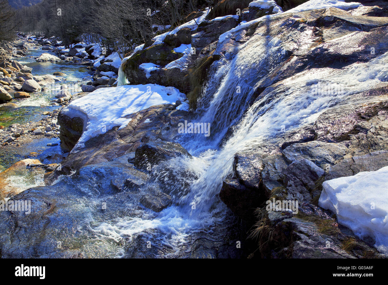 Acqua bianca, fiume Verzasca, Ticino, Svizzera Foto Stock
