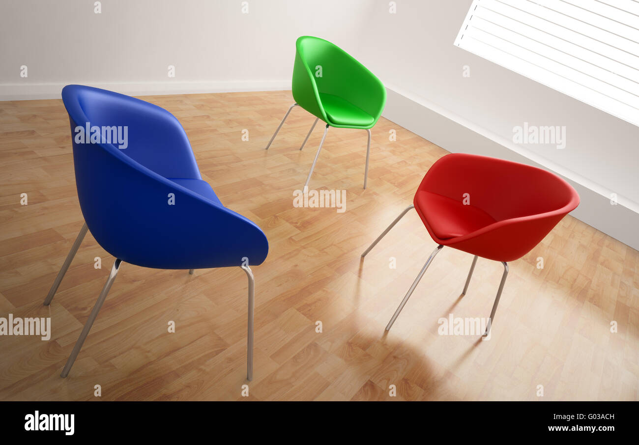 Tre vuoto, colorate sedie in una stanza vuota Foto Stock