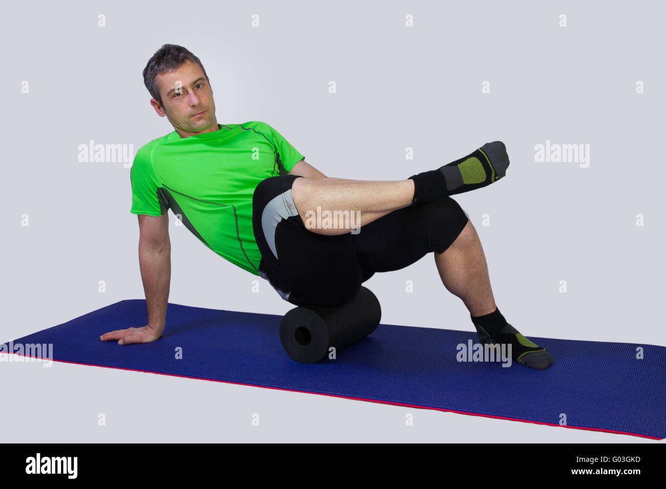 Massaggio con un rotolo di pilates Foto Stock