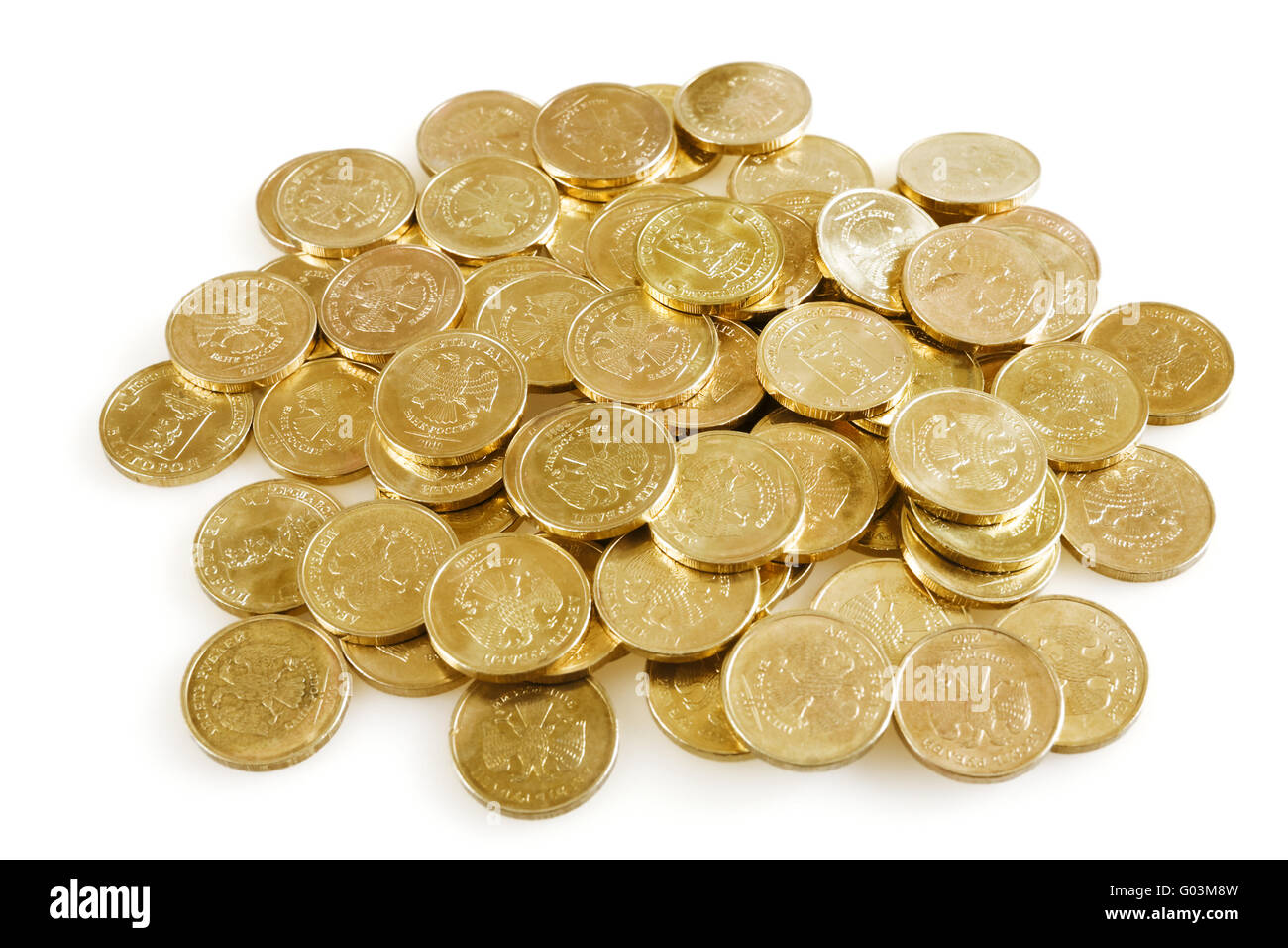 Pila di brillanti monete metalliche su un backgr bianco Foto Stock