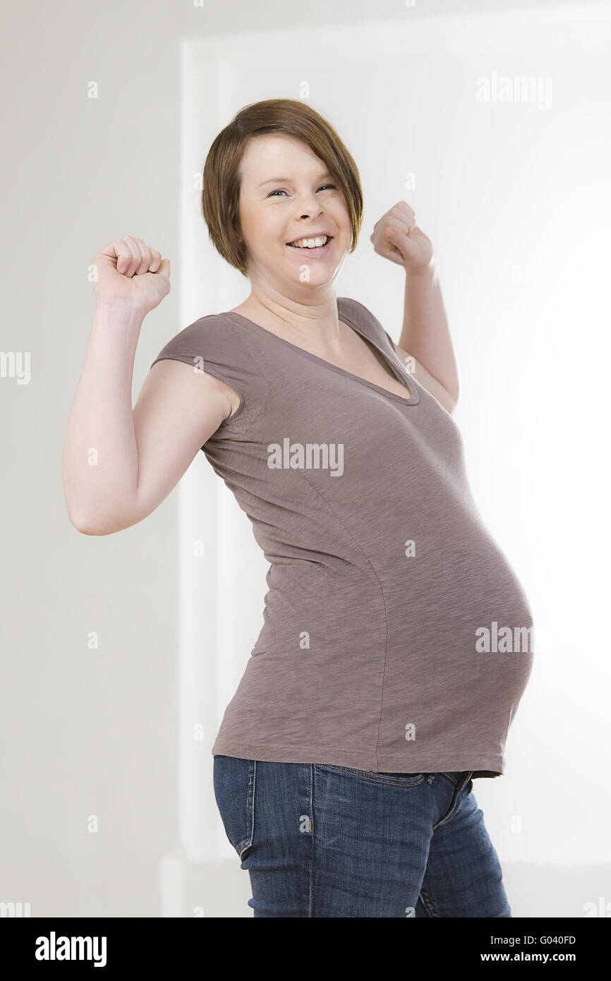 Giovane donna in stato di gravidanza Foto Stock