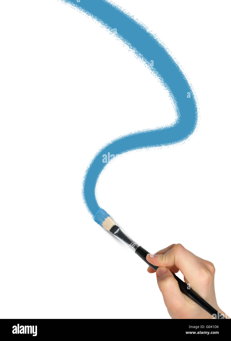 La mano con un pennello disegna una curva di vernice blu Foto Stock