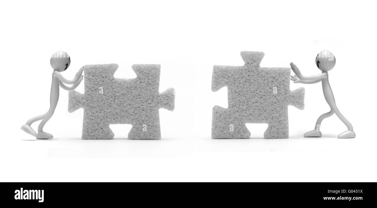 Mettendo due pezzi di puzzle insieme. Immagine concettuale Foto Stock