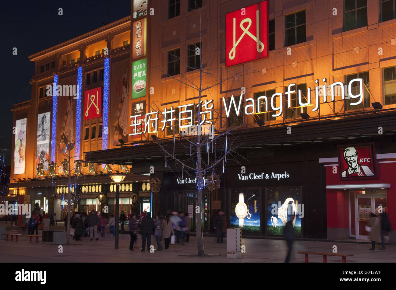 Pechino Department Store di illuminazione notturna Foto Stock