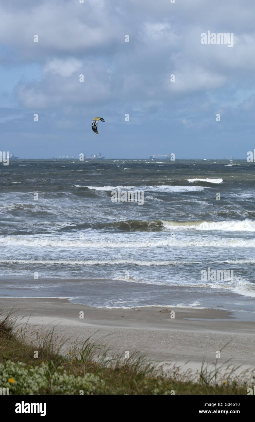 Kite surfer in surf a Wangerooge Foto Stock