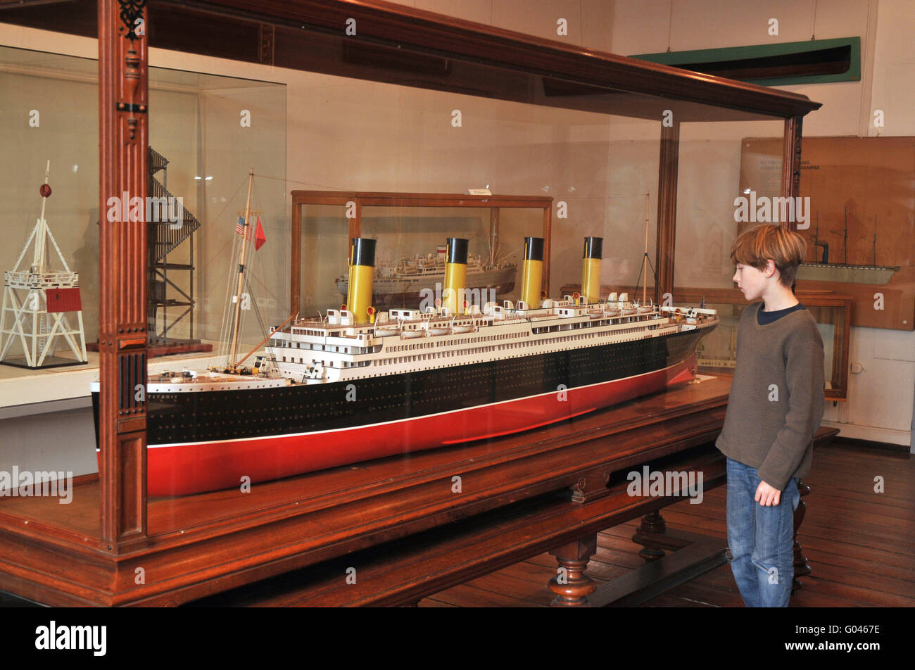 Il ragazzo, Modello di nave, Titanic, Il Museo Marittimo di Rostock, August-Bebel-Strasse, Rostock, Meclenburgo-Pomerania Occidentale, Germania Foto Stock