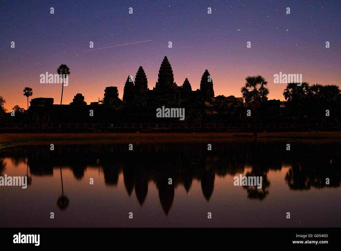 Stelle e primi albori oltre Angkor Wat, Angkor Sito Patrimonio Mondiale, Siem Reap, Cambogia Foto Stock
