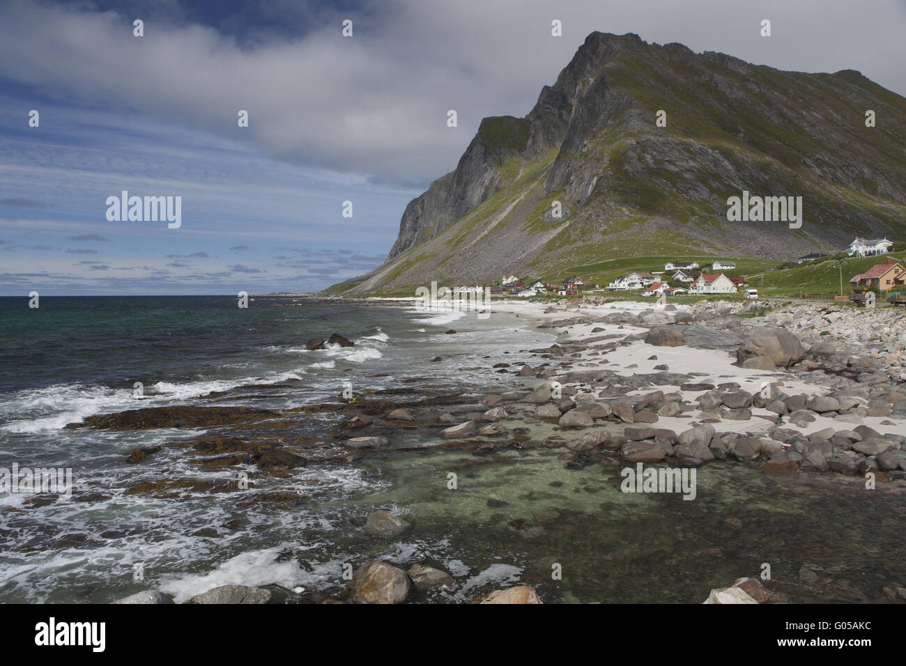 Il paesaggio costiero, isole Lofoten, a nord della Norvegia Foto Stock