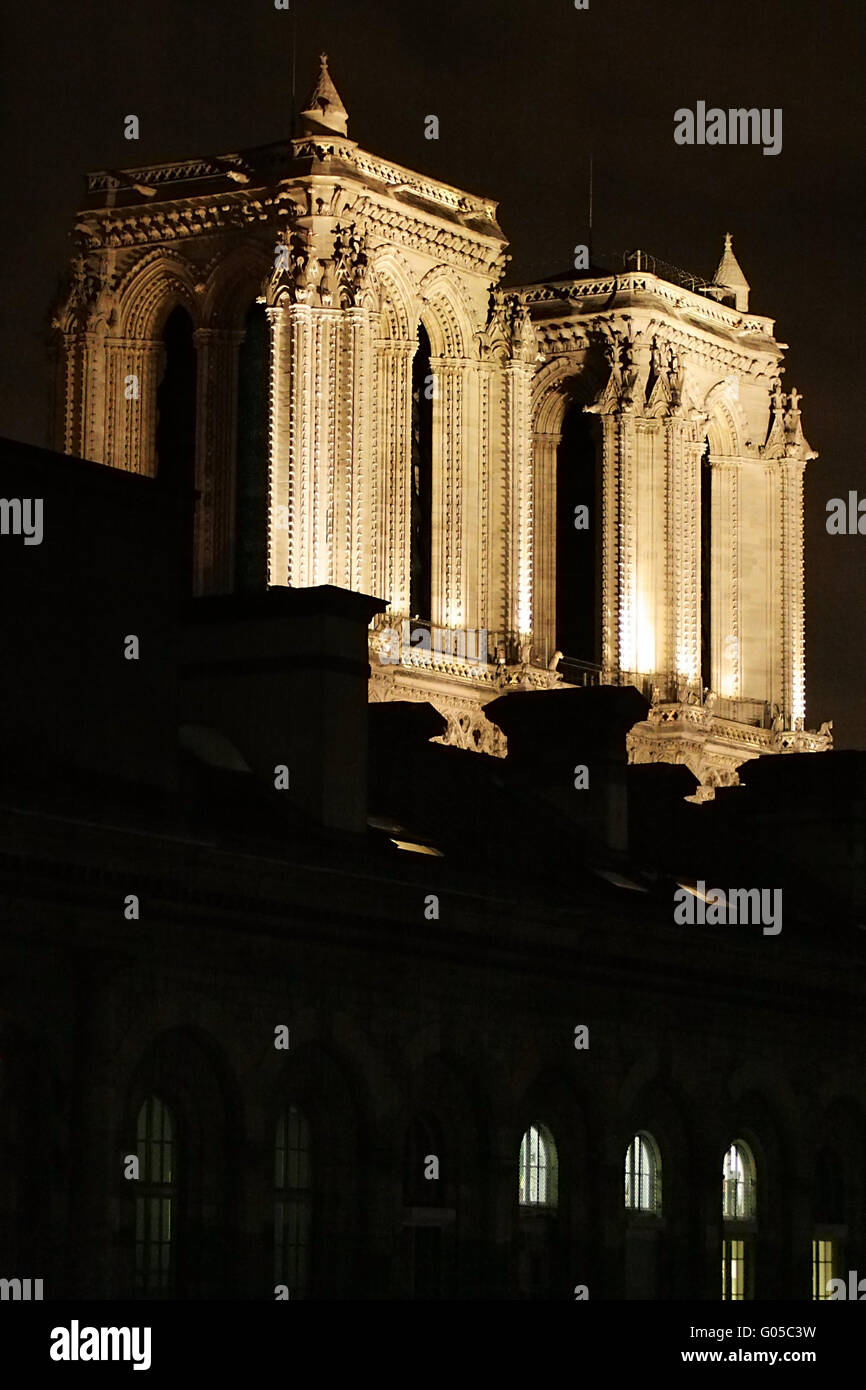 La cattedrale di Notre Dame di notte Foto Stock