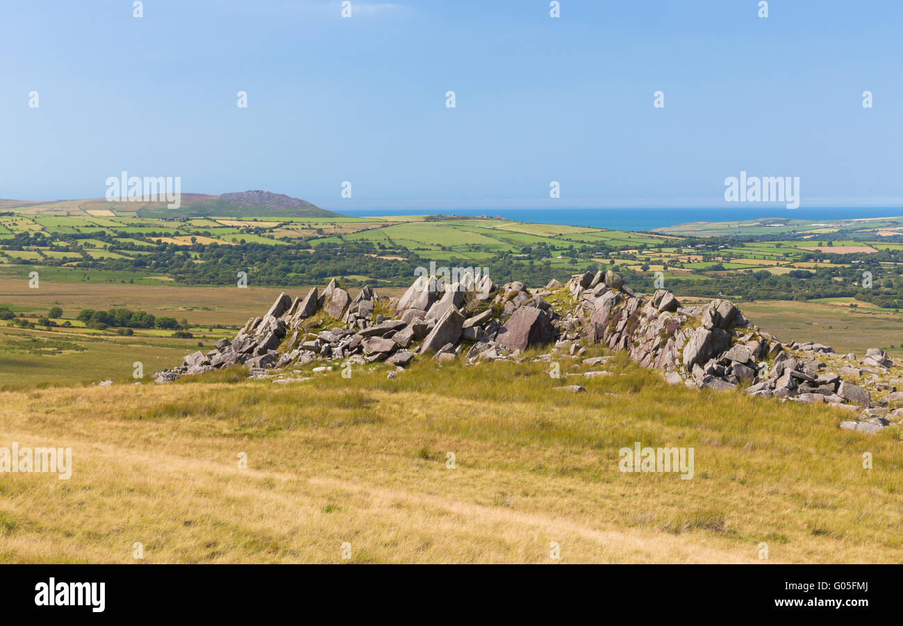 L antico sito di Carn Goedog nelle montagne Preseli - dove il Bluestones proveniva da quella costruita in pietra - Henge Pembrokeshire Foto Stock