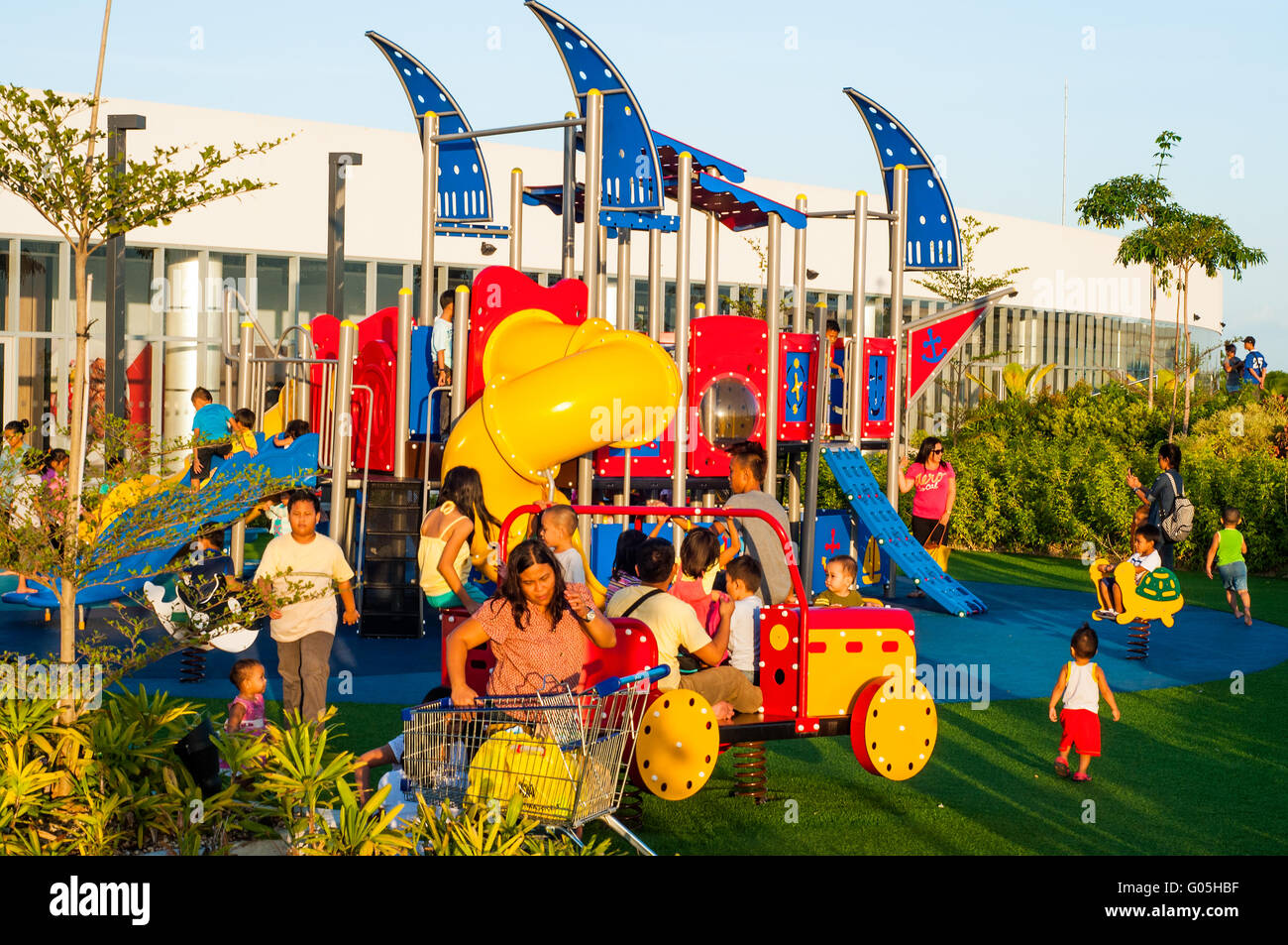 Parco giochi, terzo piano terrazza coperta, SM Seaside Mall, South Road Precinct, Cebu City, Filippine Foto Stock