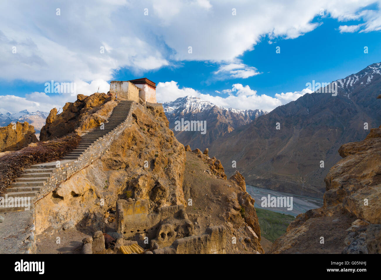 Torre di avvistamento Spiti Valley Dhankar vicine montagne Foto Stock