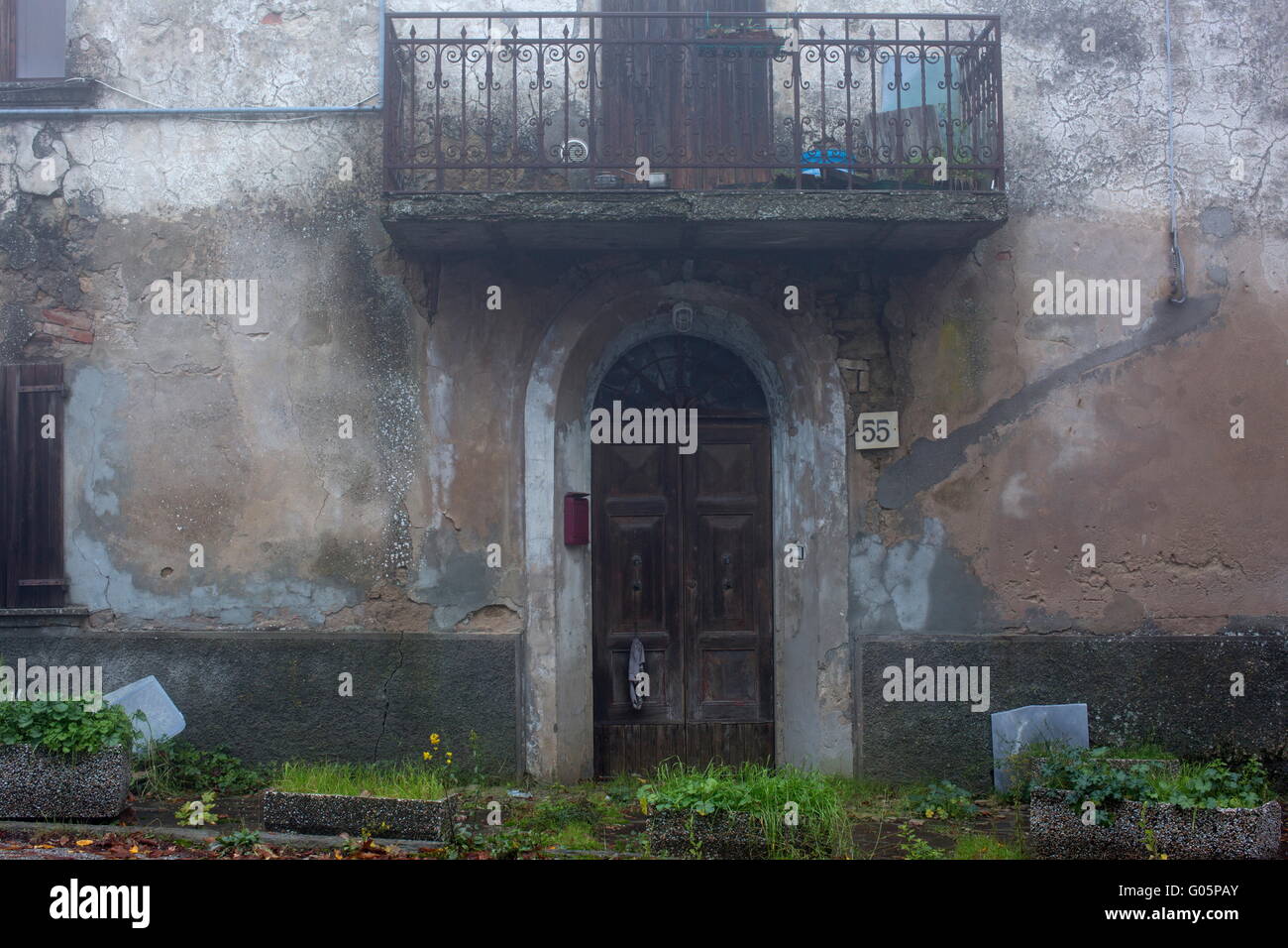 House in nebbia Foto Stock